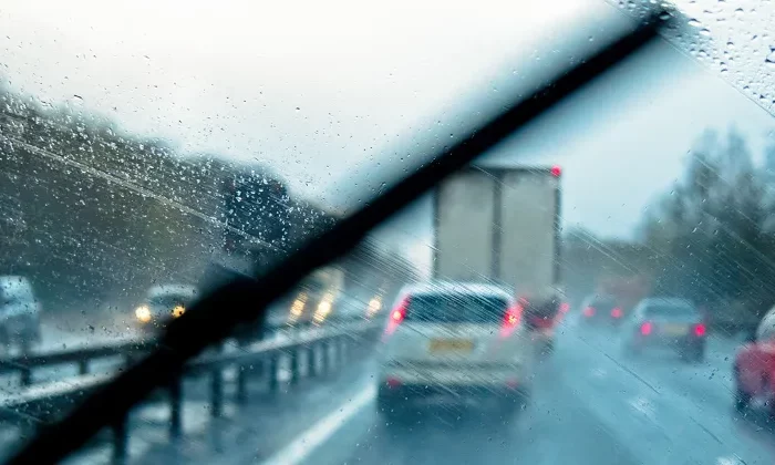 starker regen auto fahren was muss man beachten