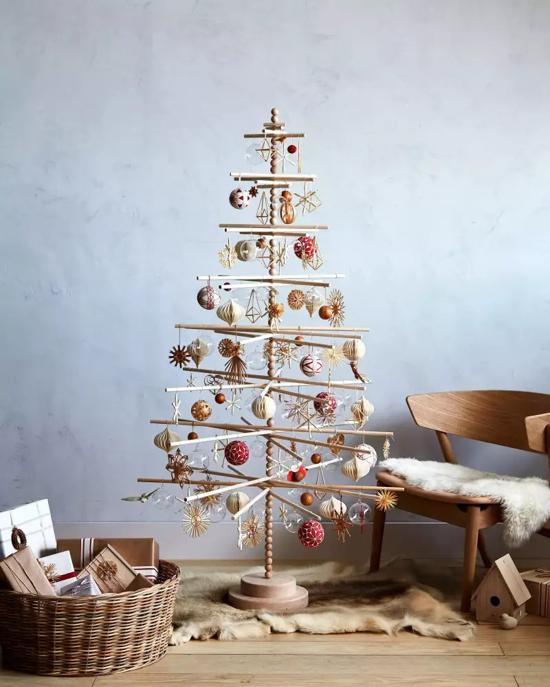 trend design weihnachtsdeko 2022 tannenbaum aus holz in scandi stil weihnachtsdeko