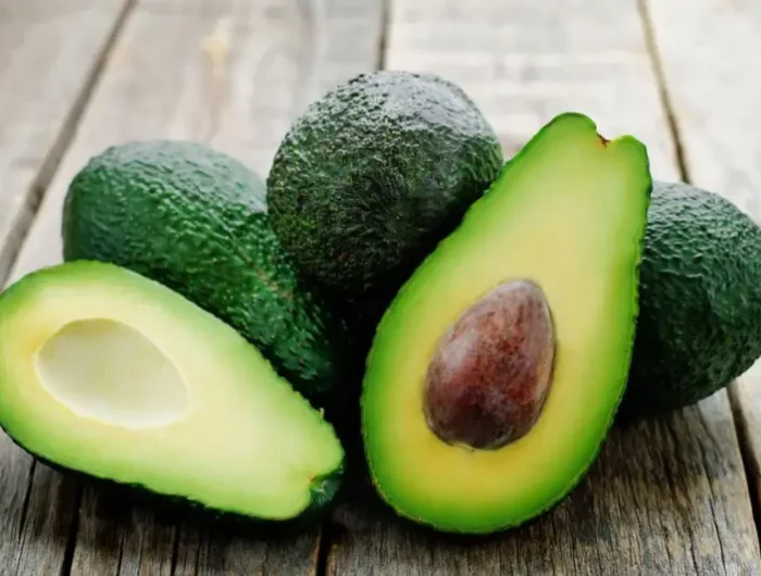 was duerfen hasen auf keinen fall essen avocado frisch geschnitten drei stuecke