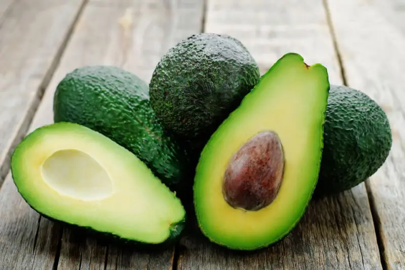 was duerfen hasen auf keinen fall essen avocado frisch geschnitten drei stuecke