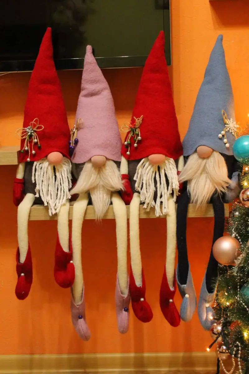 weihnachtsgeschenke fuer mitarbeiter bis 30 euro vier gnome aus stoff weihnachtsdeko