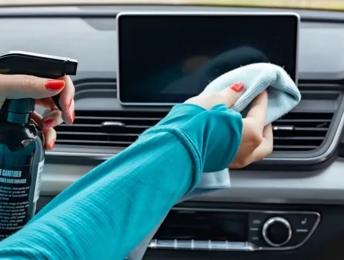 auto putzen innenraum reinigungsmittel mikrofasertuch