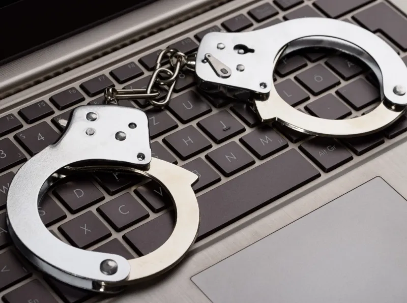 betrug melden polizei straftat onlinekriminalitaet