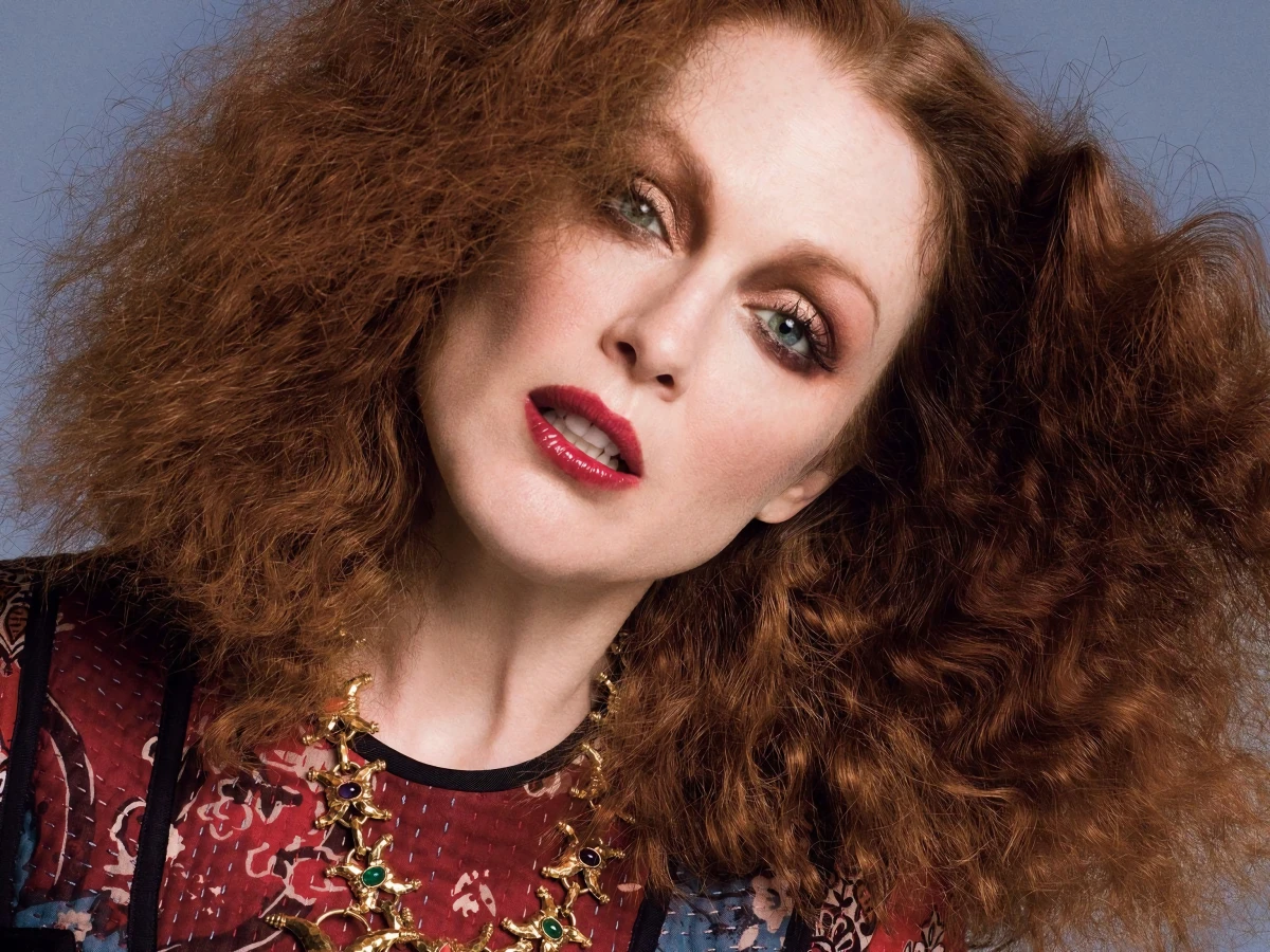 juliane moore 1980 frisur lockige haar