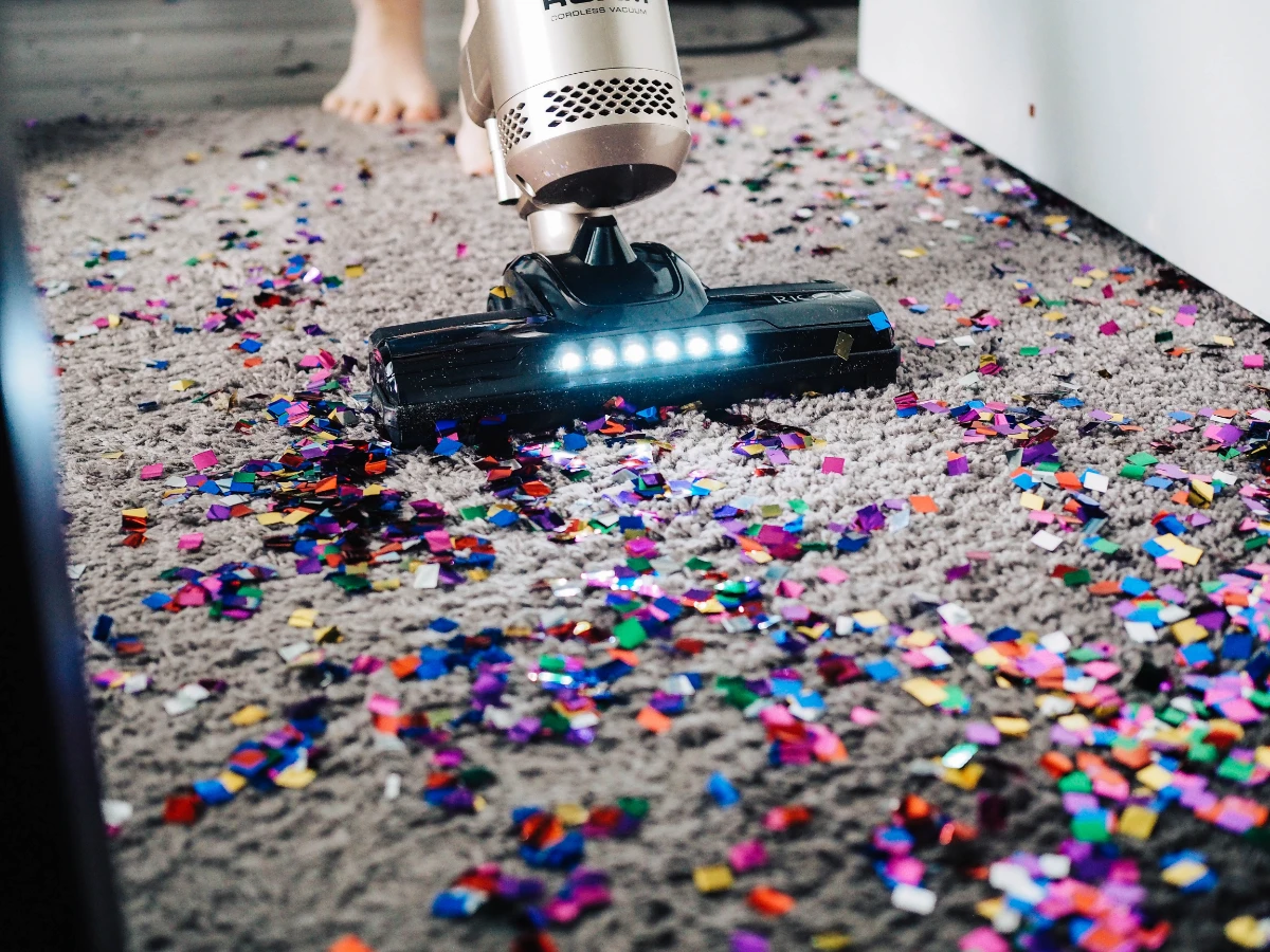 konfetti und glitzer vom teppichboden entfernen