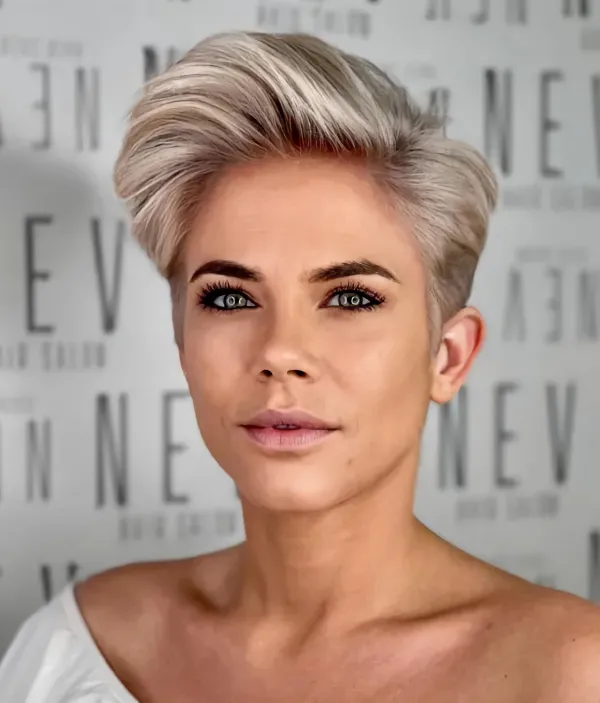 pixie cut frisur mit volumen fuer frauen ab 50