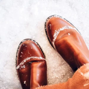 Schuhe wasserdicht machen mit Hausmitteln: So bleiben Ihre Füße auch bei  nassem Wetter trocken!