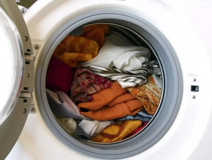 was tun wenn man die waesche in der waschmaschine laesst waschmaschine ueberfuellt von nah