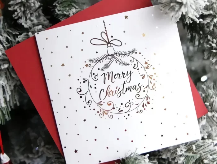 weihnachtskarte handgemacht christbaumkugel kleine goldene sternchen