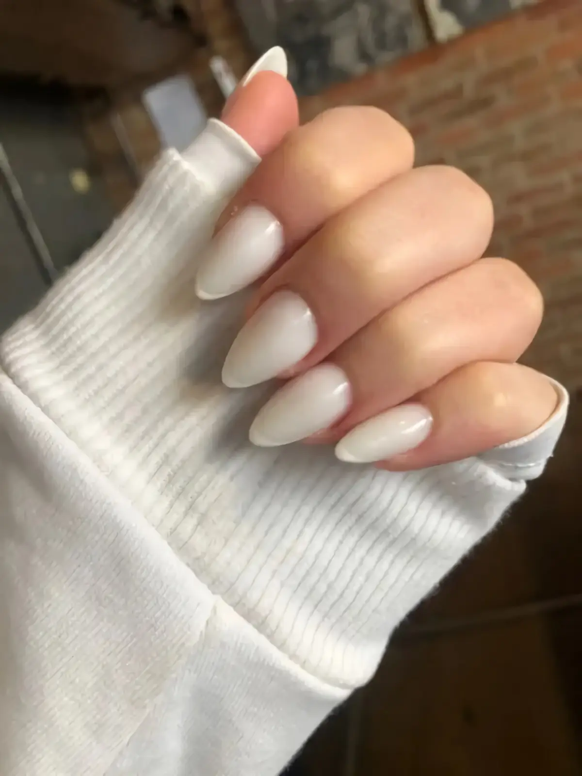 welche nagellackfarbe single nagellack trend herbst winter 2022 milk nails mandel naegel
