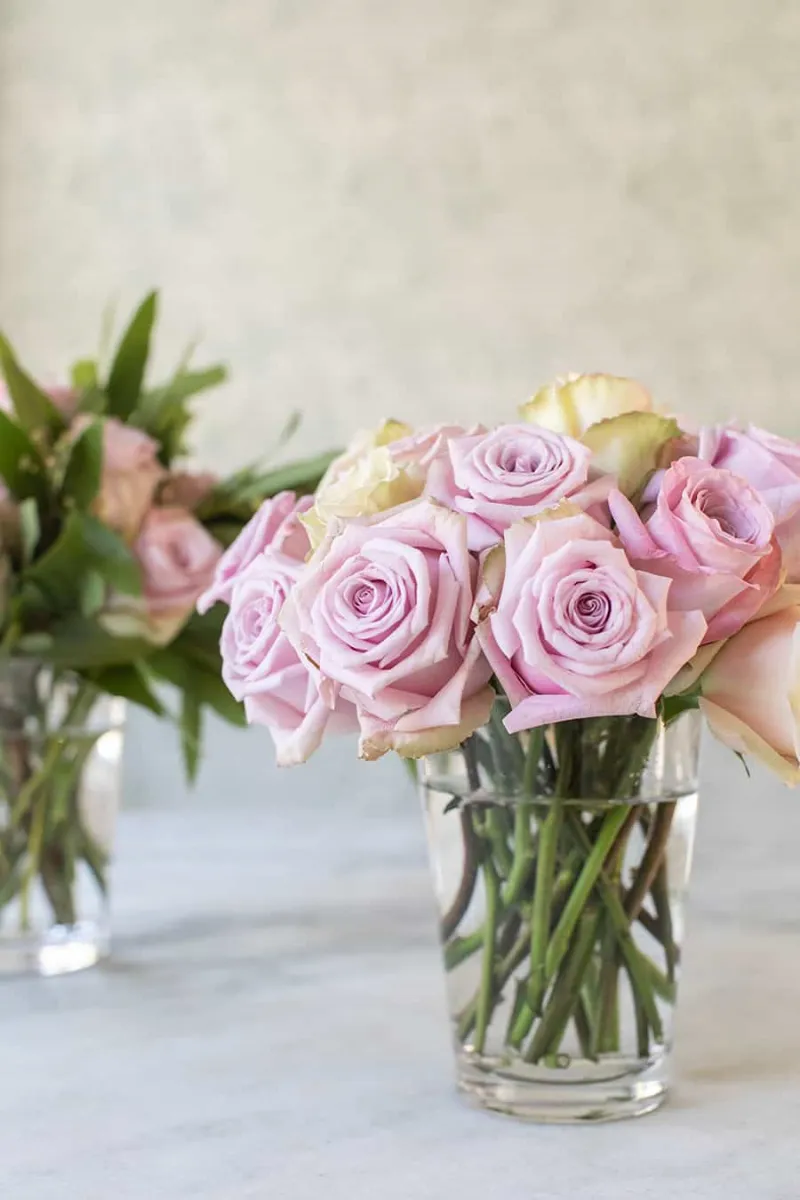 wie halten rosen länger glasvase rosafarbene blüten