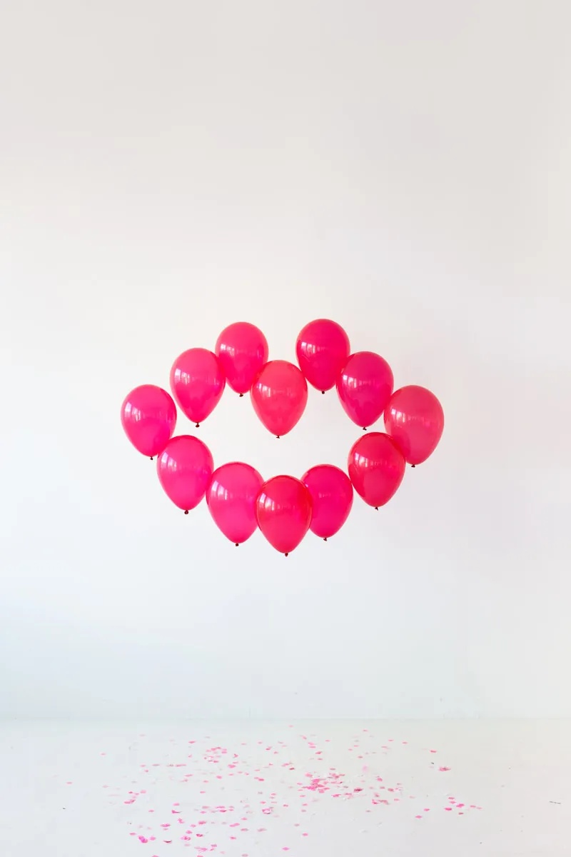 diy giant balloon kiss1