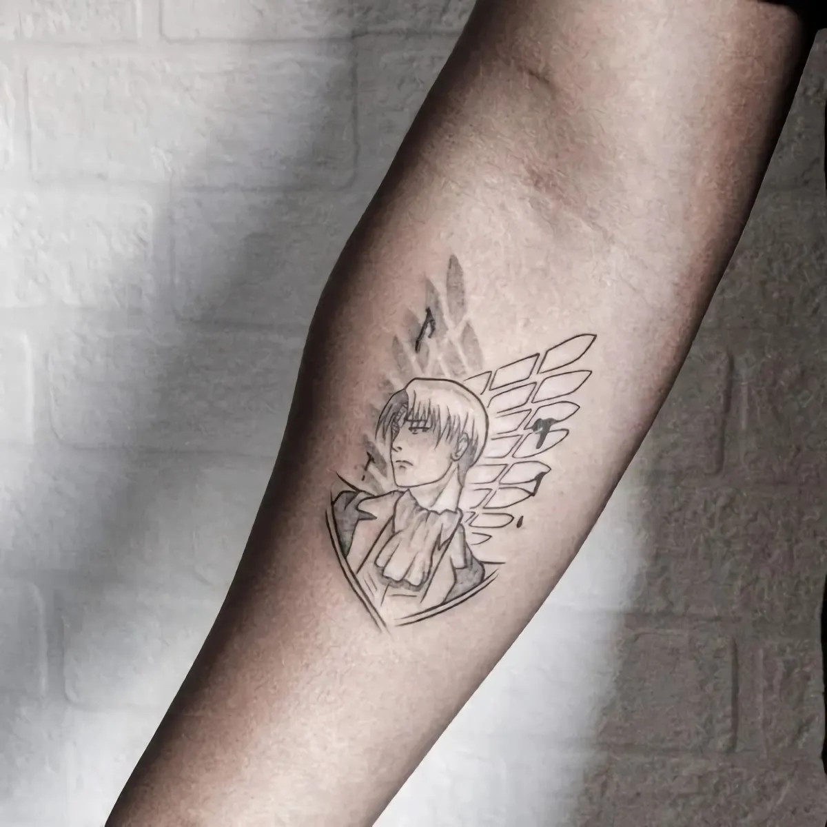 anime inspiriertes tattoo am unterarm tendenzen