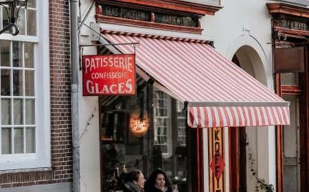 franzoesisches lebensgefuehl in der stadt kaffee trinken