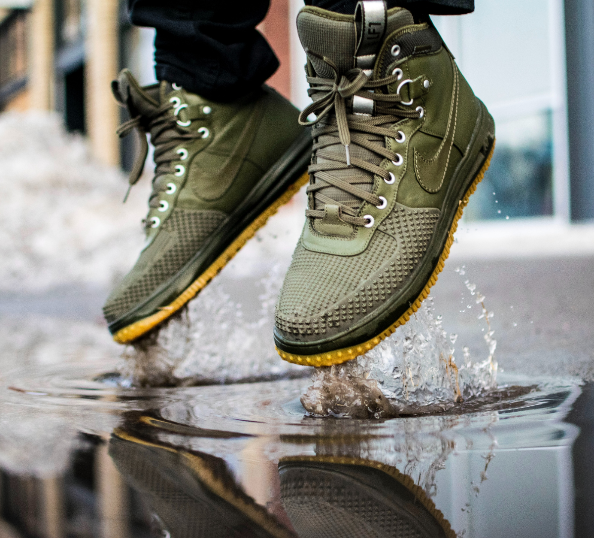Schuhe wasserdicht machen mit Hausmitteln: So bleiben Ihre Füße auch bei  nassem Wetter trocken!