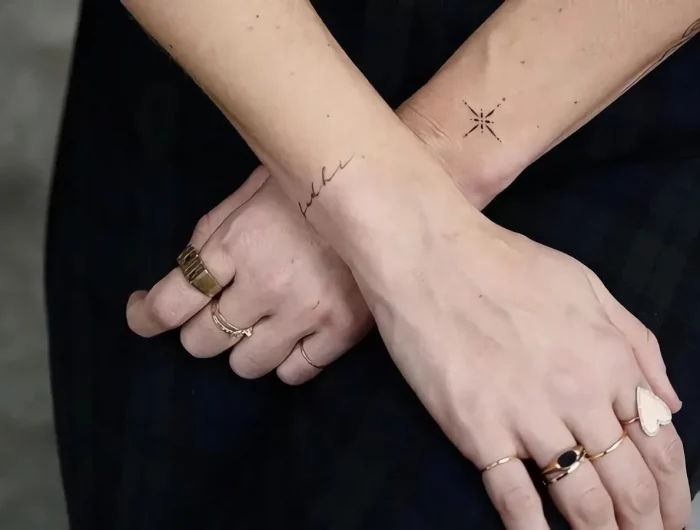 tattoo trends 2023 minimalistische hand tattoos