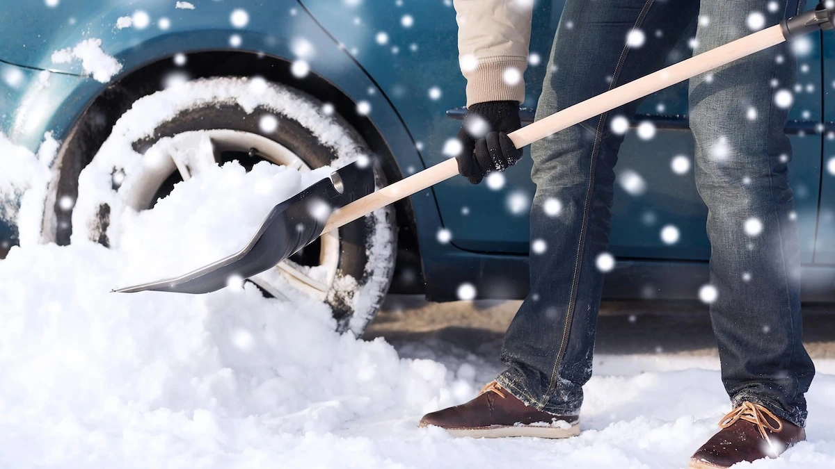warum das schnee entfernen aus auto so wichtig ist