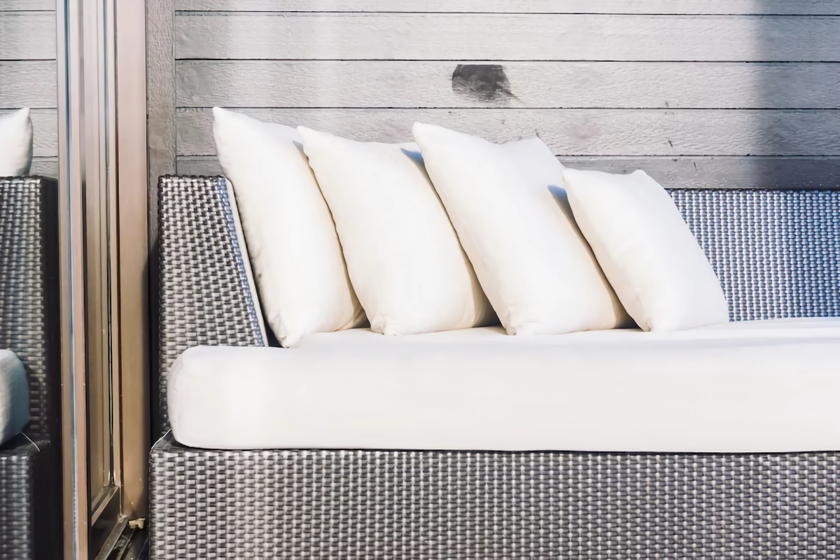 aussenmoebel trends 2023 weisse couch trendige gartenmoebel
