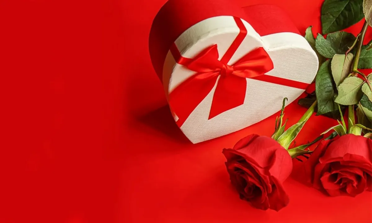 blumen und schokolade als ein perfektes geschenk fuer frauen zum valentinstag
