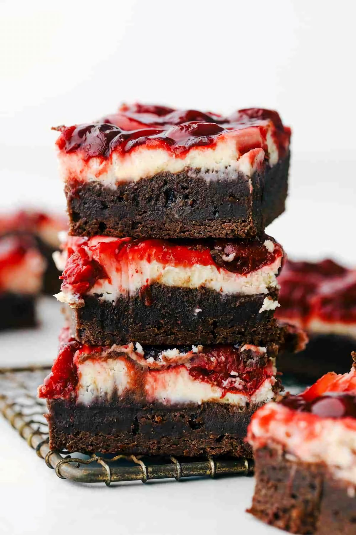 cheesecake brownies mitkirschen und schokolade