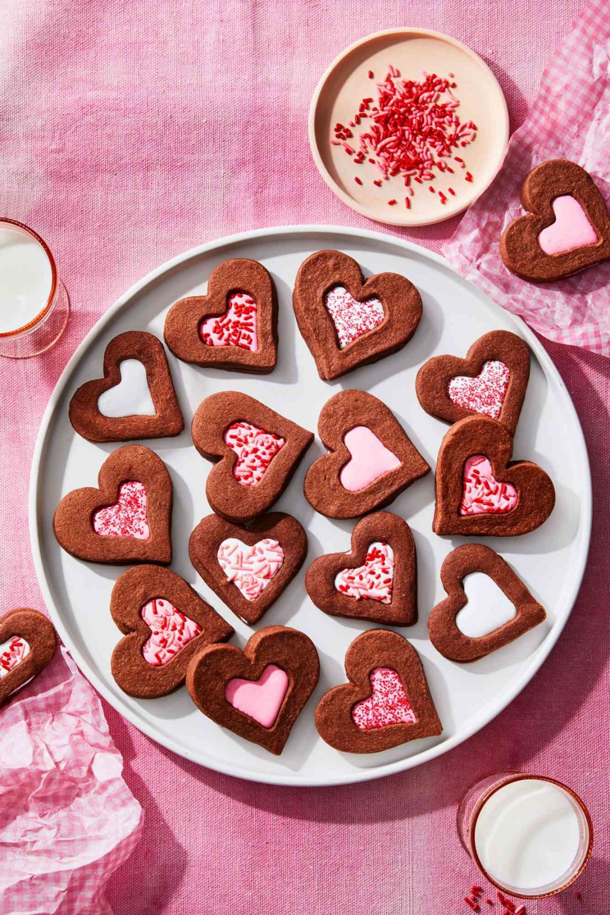 desserts zum valentinstag herzförmige kekse mit creme