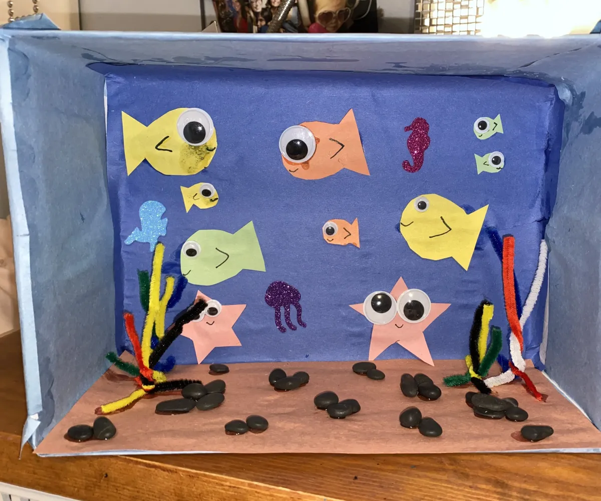 diy aquarium aus schuhkarton fische und seesterne aus papier kleben