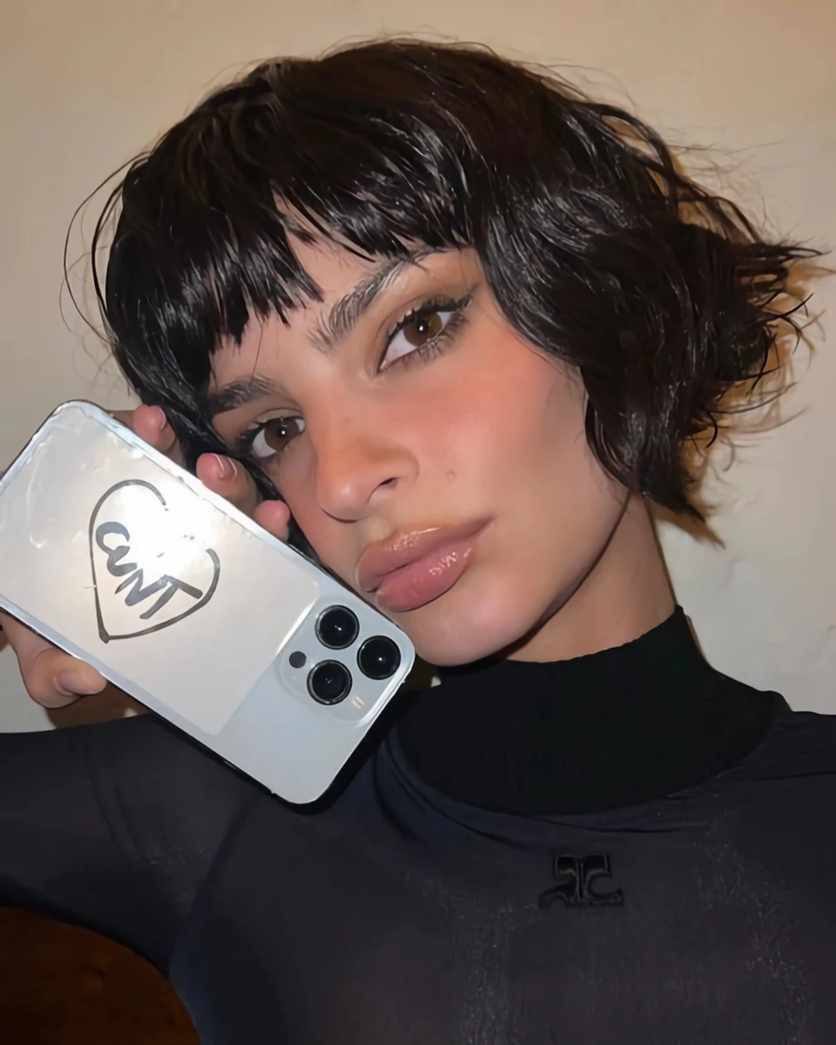 emily ratajkowski cub cut