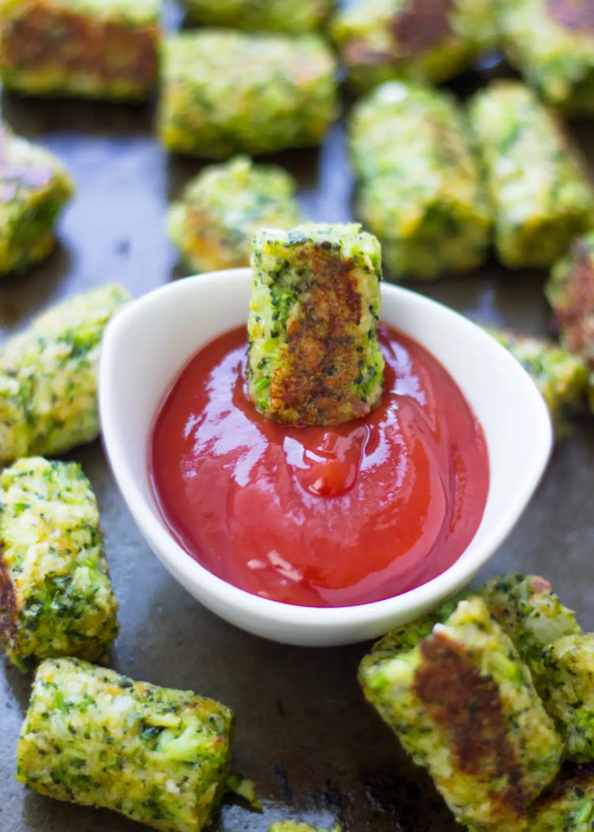 gesunde snacks fuer zwischendurch broccoli tater haeppchen mit ketchup