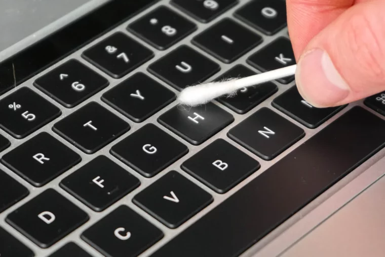 laptop tastatur waettestaebchen reinigung