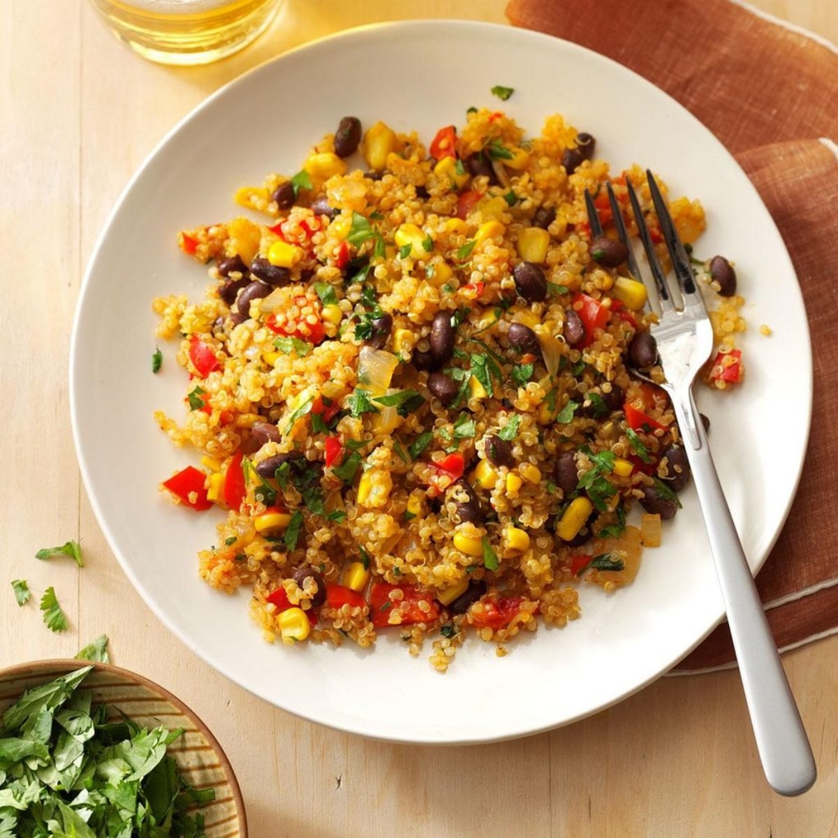 quinoa mit schwarzen bohnen und mais einfaches rezept