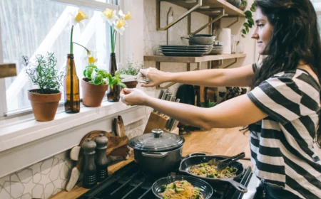 spuelen des geschirrs und kochen zugleich