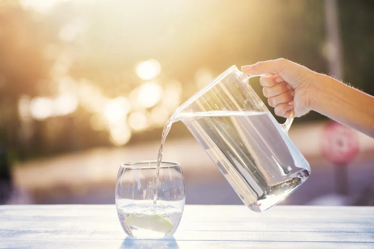 8 gläser wasser am tag trinken vorteile für gesundheit