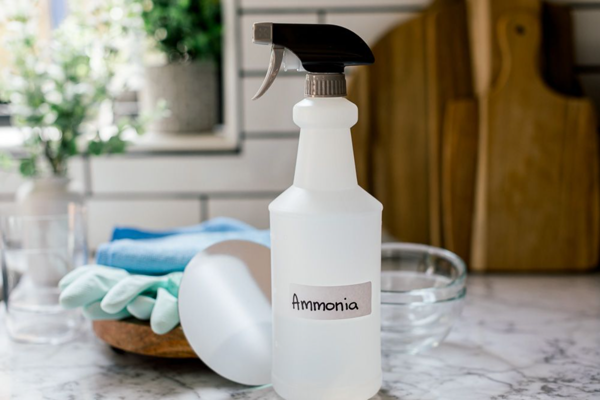 hausgemachtes reinigungsspray mit ammoniak für badezimmer reinigen