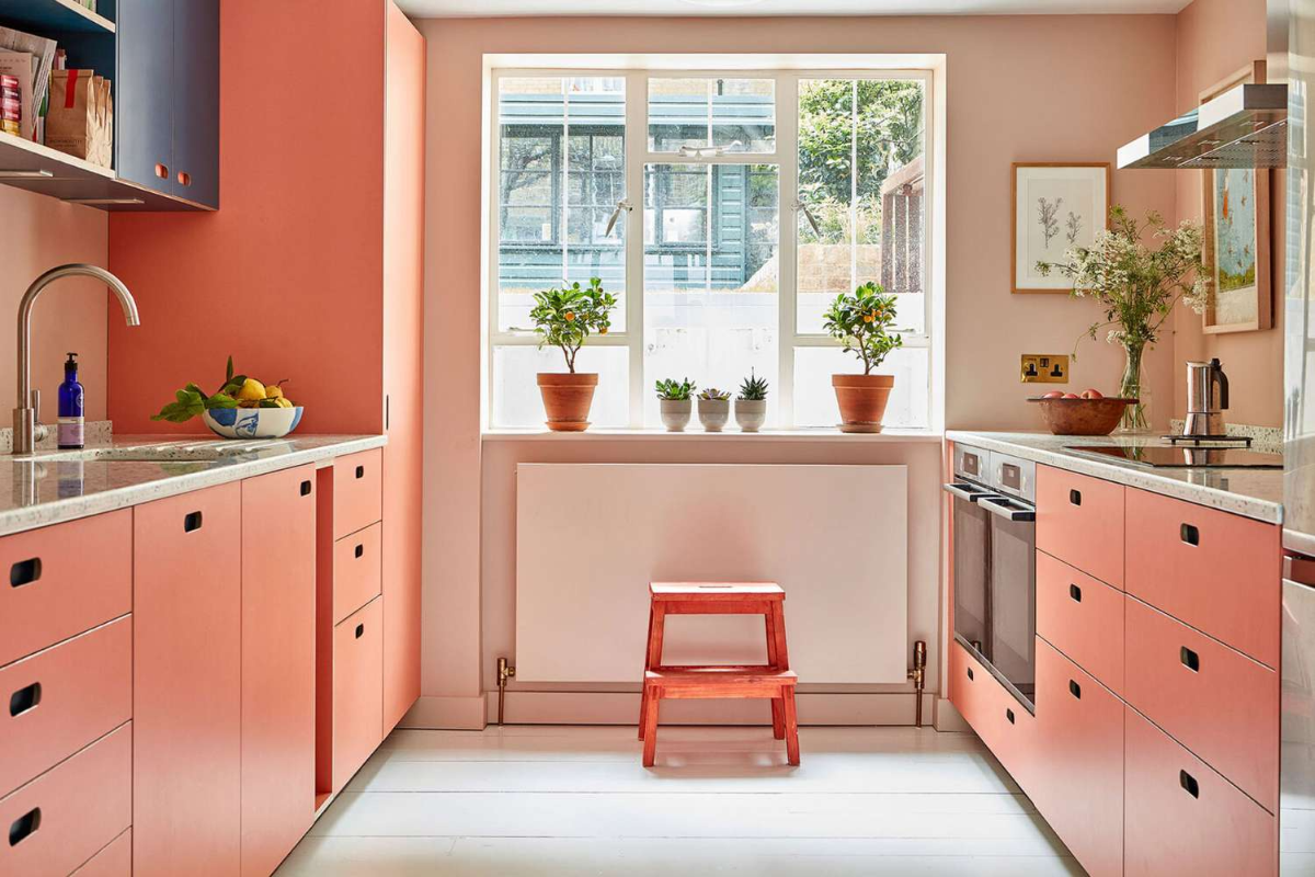 einfarbig rosa küche mit blumen