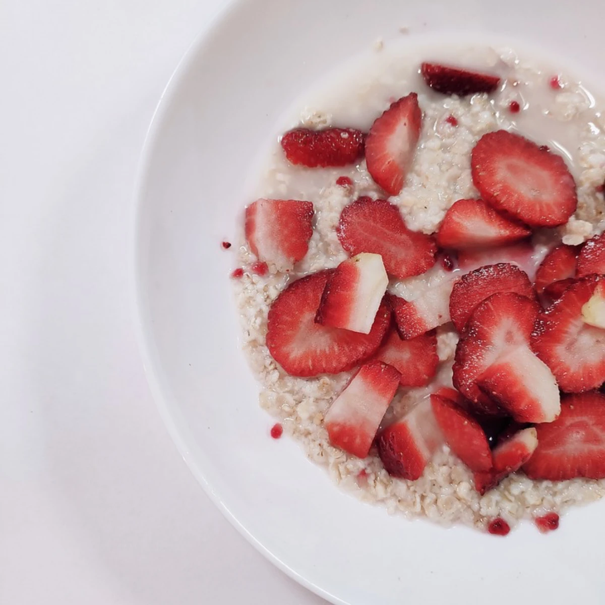 haferflocken porridge mit erdbeeren