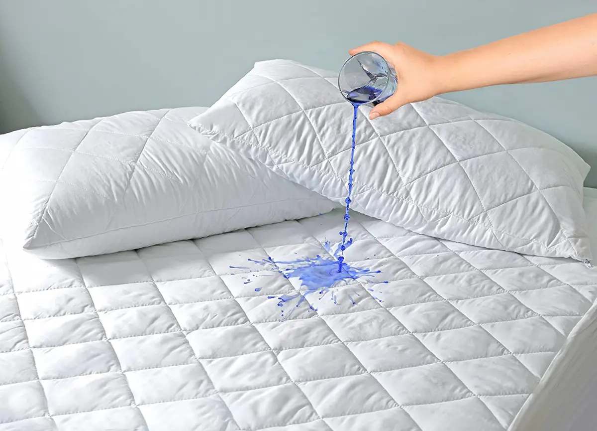 kann man auf matratzenschoner schlafen flecken aus matratzenschoner entfernen wasser auf matratzenschoner giessen