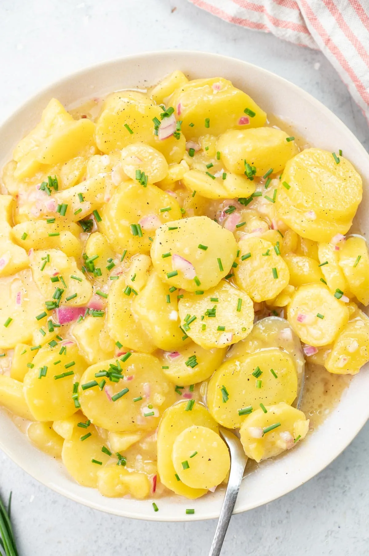 kartoffelsalat zubereiten einfaches rezept mit frühlingszwiebeln