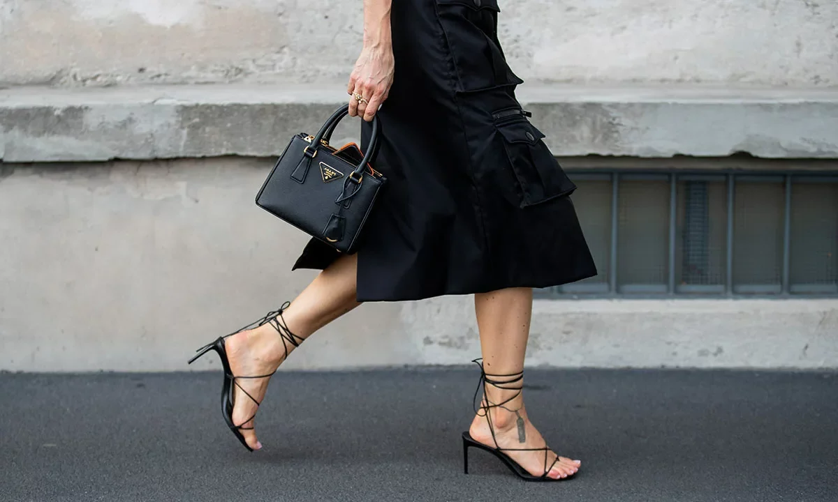 leichte sommer sandalen in schwarz high heels 2023