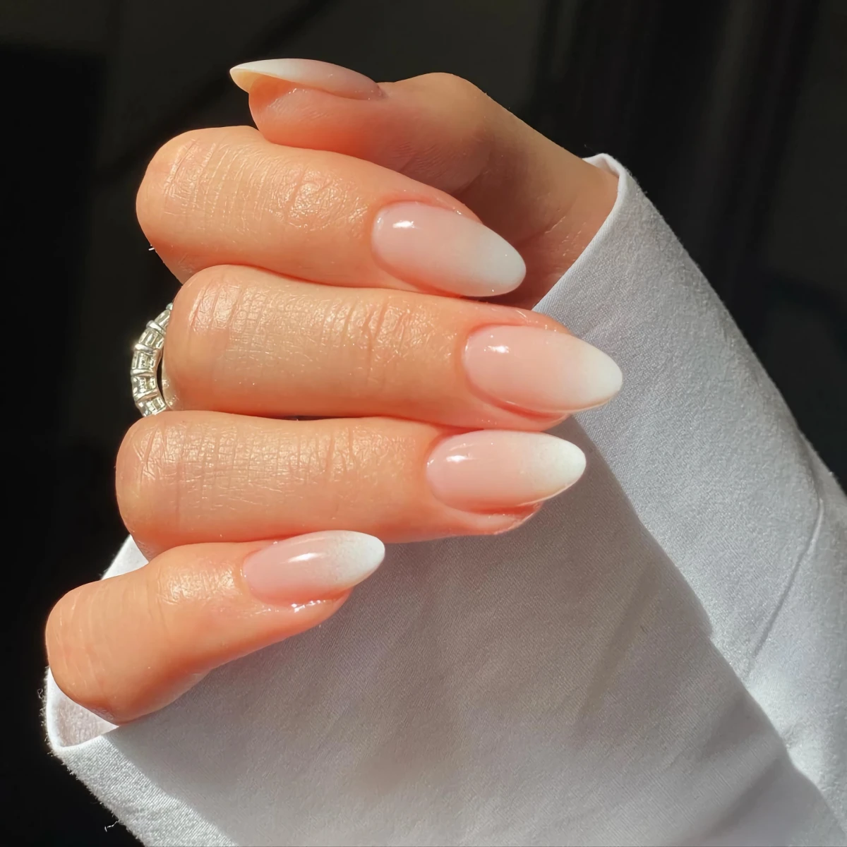 naegel ombre manikuere trend 2023 french nails
