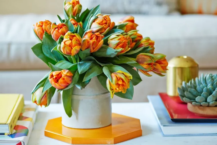 tipps fuer laengere frische tulpen in der vase laenger haltbar machen