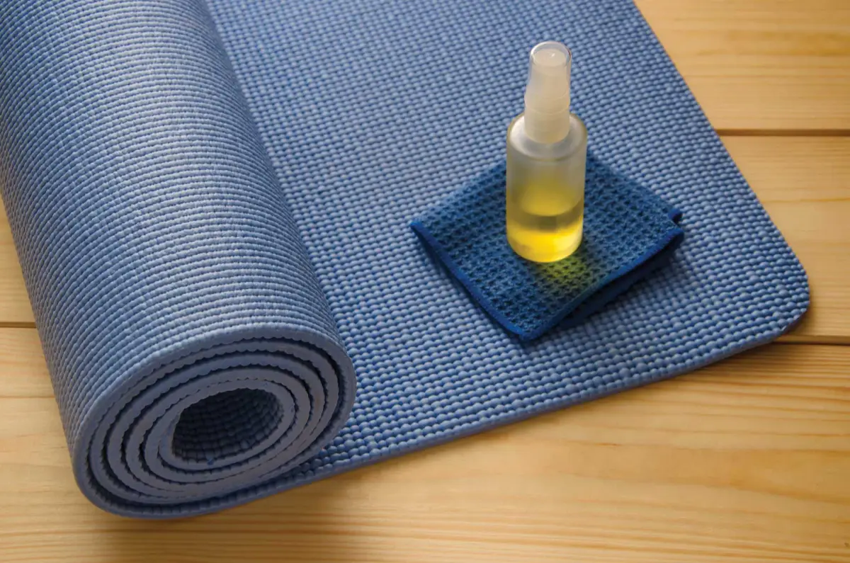 wie naturkautschuk reinigen yogamatte aus tpe flasche matteputzmittel