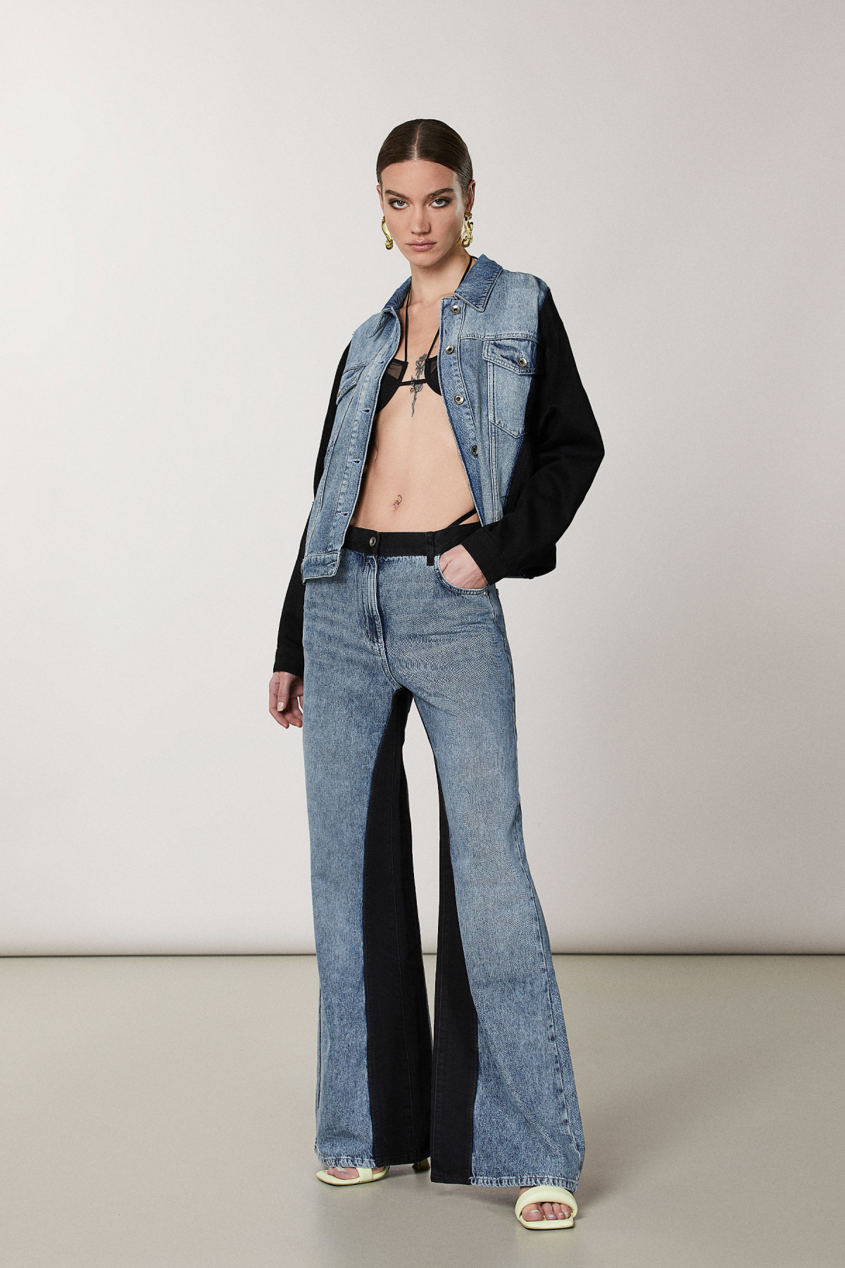 jeans in zwei farben und tendenzen in denim mode