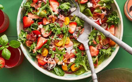 rezepte mit frühlingsenergie frischer salat mit grünzeug und erdbeeren