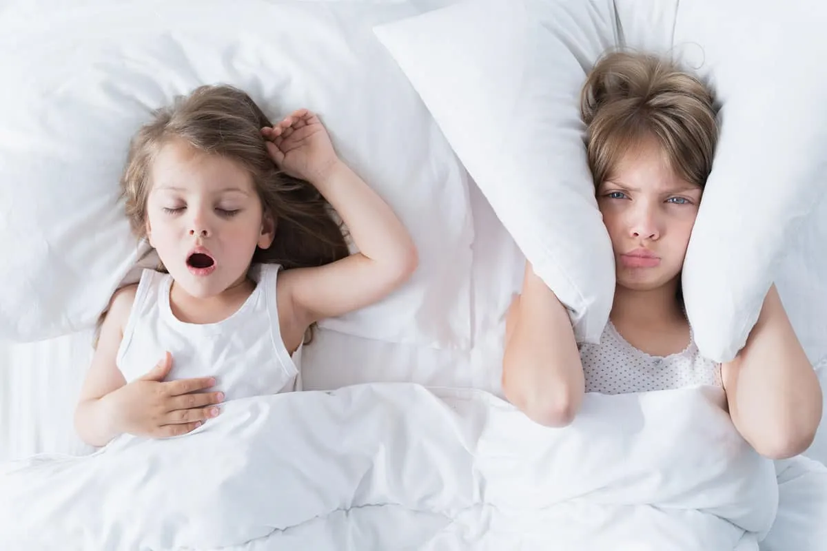 was hilft gegen schnarchen und schlaflosigkeit zwei kinder bett