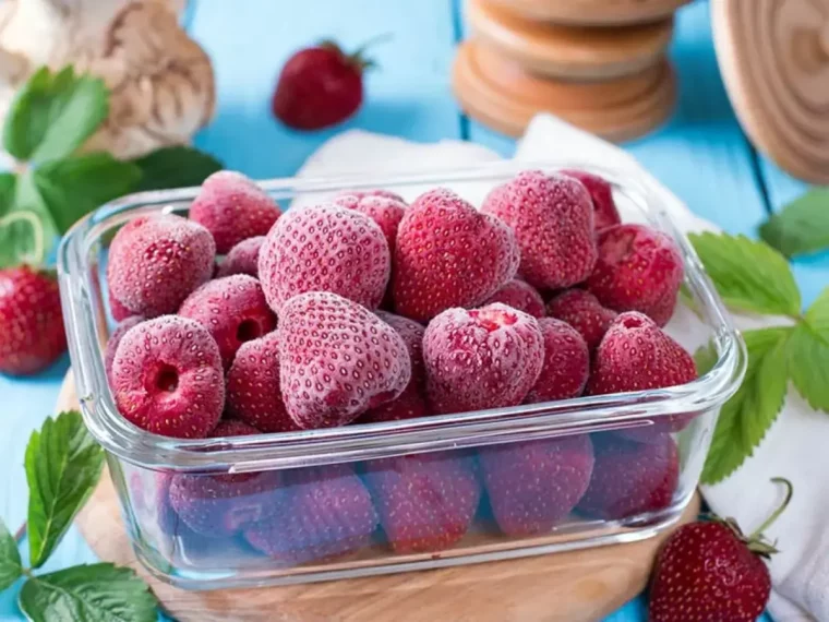 wie werden gefrorene erdbeeren nicht matschig plastikverpackung mit gefrorenen erdbeeren