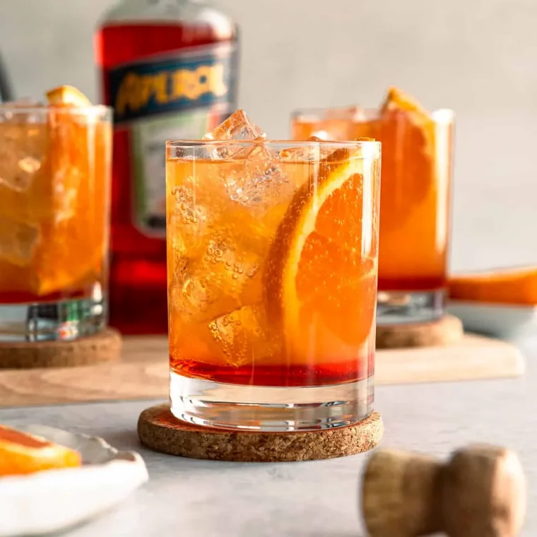 einfache rezepte mit aperol cocktail eiswürfel orangenscheibe