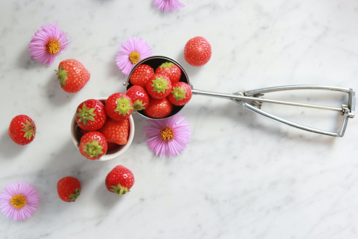 erdbeeren in schuesseln kleine rote fruechte rezept