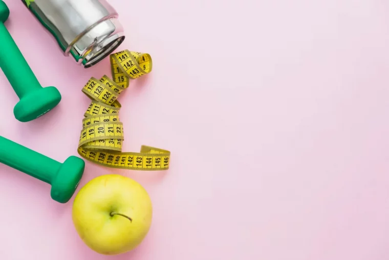 gewicht verlieren mit gruenem tee mettermass gelber apfel