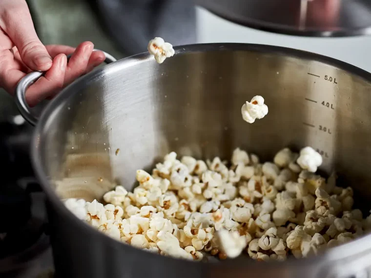 kurzes am abend macht gut schlafen popcorn selber machen in metalschuessel