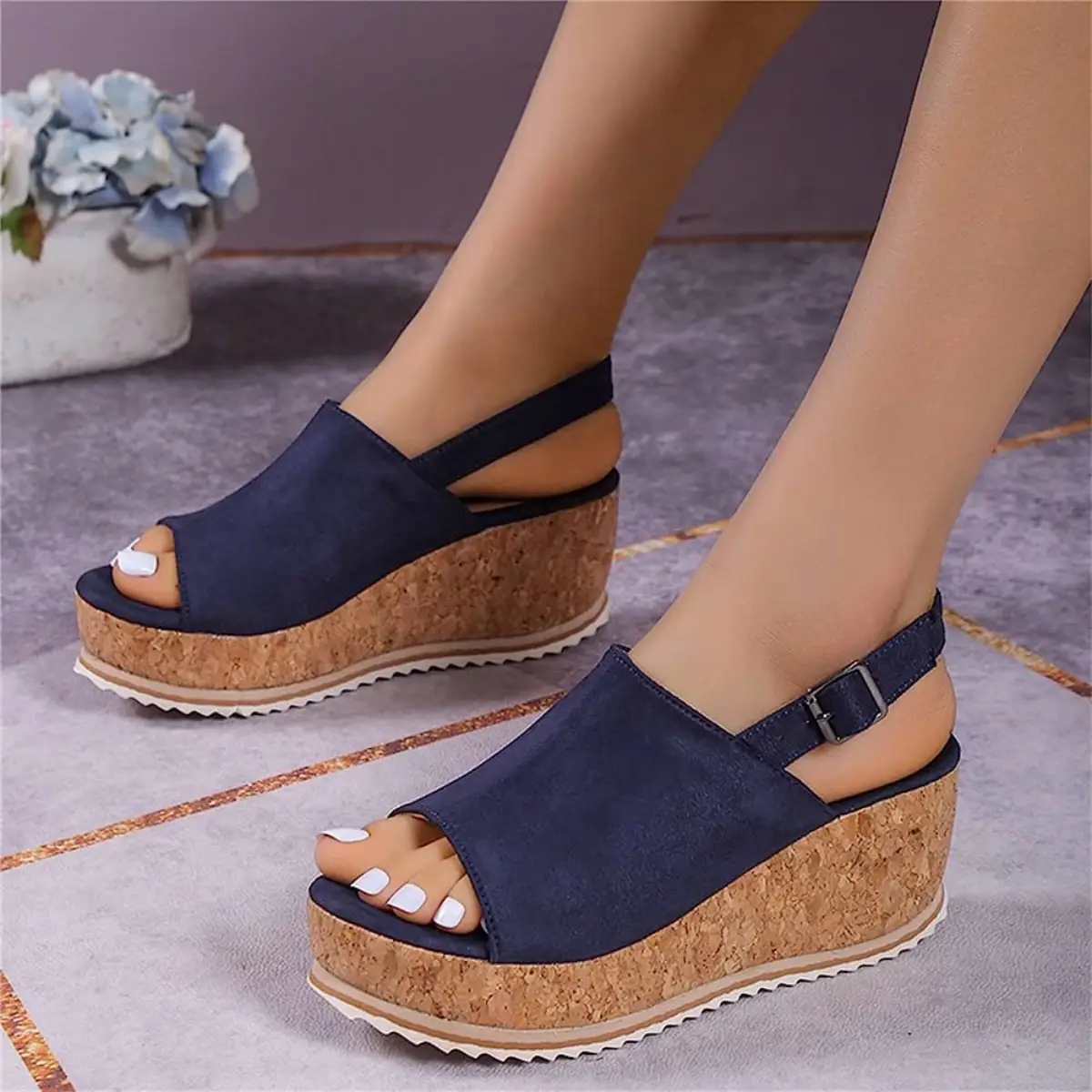 leichte bequeme sandalen damen bequeme sandalen fuer damen frau in blaue sandalen mit platform aus kork